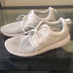 Men’s Nike Roshe One - Sz: 10, slightly used